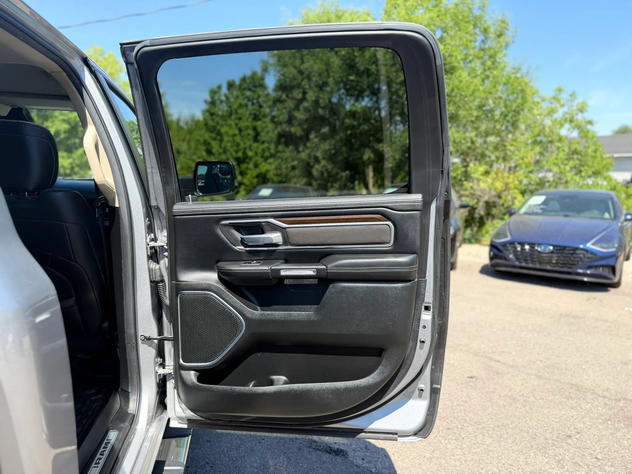 Used 2021 RAM 1500 Laramie AWD/4WD image 14