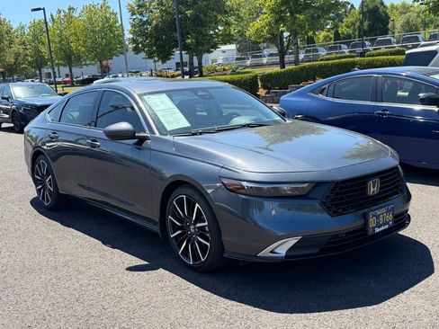 Used 2023 Honda Accord Touring image 2