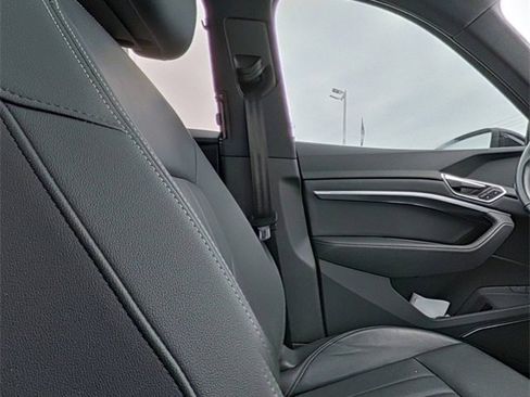 Used 2024 Audi Q8 e-tron Premium Plus w/ Premium Plus Package image 29