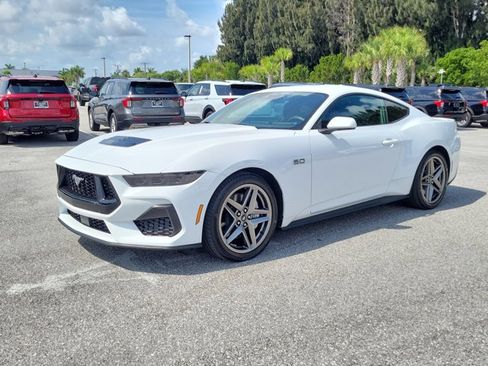 Certified 2025 Ford Mustang GT RWD image 3