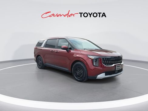 Used 2026 Kia Carnival FWD image 2