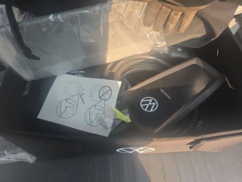 Used 2025 Volkswagen ID. Buzz 1st Edition AWD/4WD image 9
