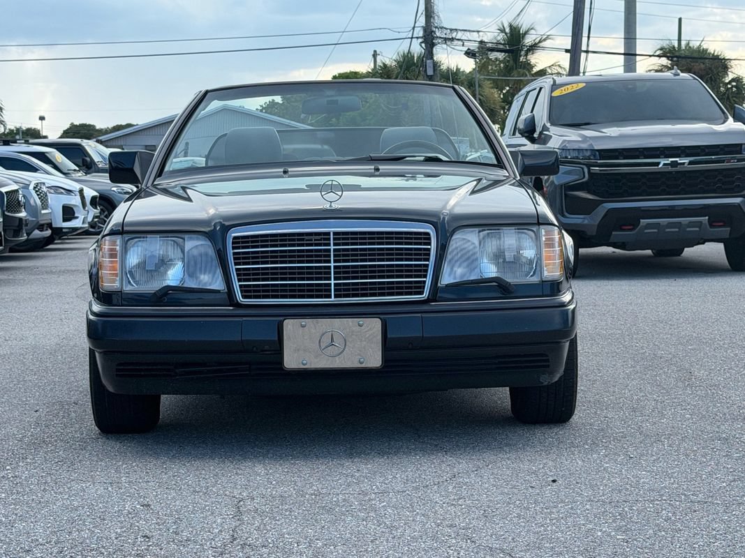 Used 1995 Mercedes-Benz E 320 Convertible image 3