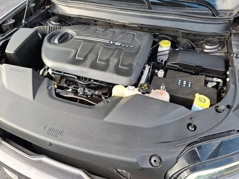 Certified 2020 Jeep Cherokee Latitude Lux w/ Quick Order Package 26H Lux image 31