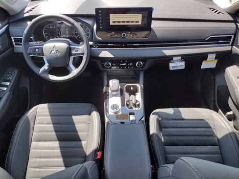 New 2026 Mitsubishi Outlander SE AWD/4WD image 2