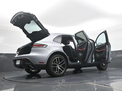Certified 2023 Porsche Macan AWD/4WD image 26