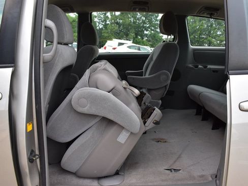 Used 2010 Toyota Sienna CE FWD image 22