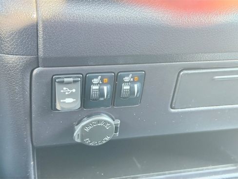 Used 2017 Toyota Sienna SE Premium image 26