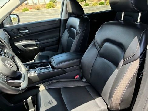 Certified 2024 Nissan Pathfinder SL w/ SL Premium Package FWD image 12