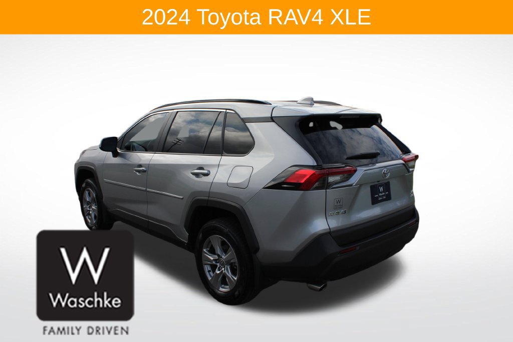 Used 2024 Toyota RAV4 XLE AWD/4WD image 5