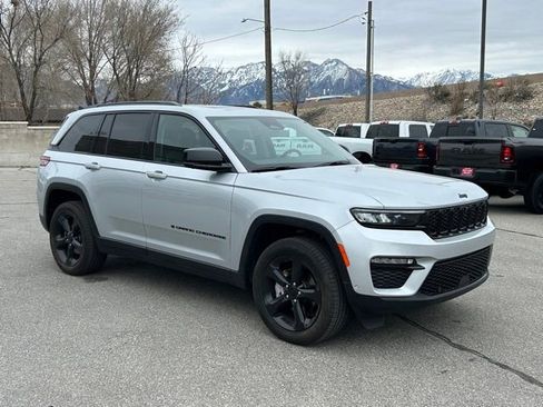 Certified 2024 Jeep Grand Cherokee Limited w/ Luxury Tech Group II image 15