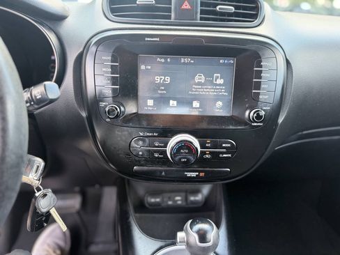 Used 2018 Kia Soul + FWD image 15