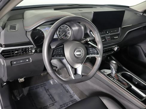 Used 2024 Nissan Altima 2.5 SR w/ SR Premium Package image 27