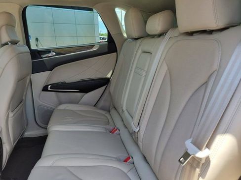 Used 2019 Lincoln MKC Reserve FWD image 16