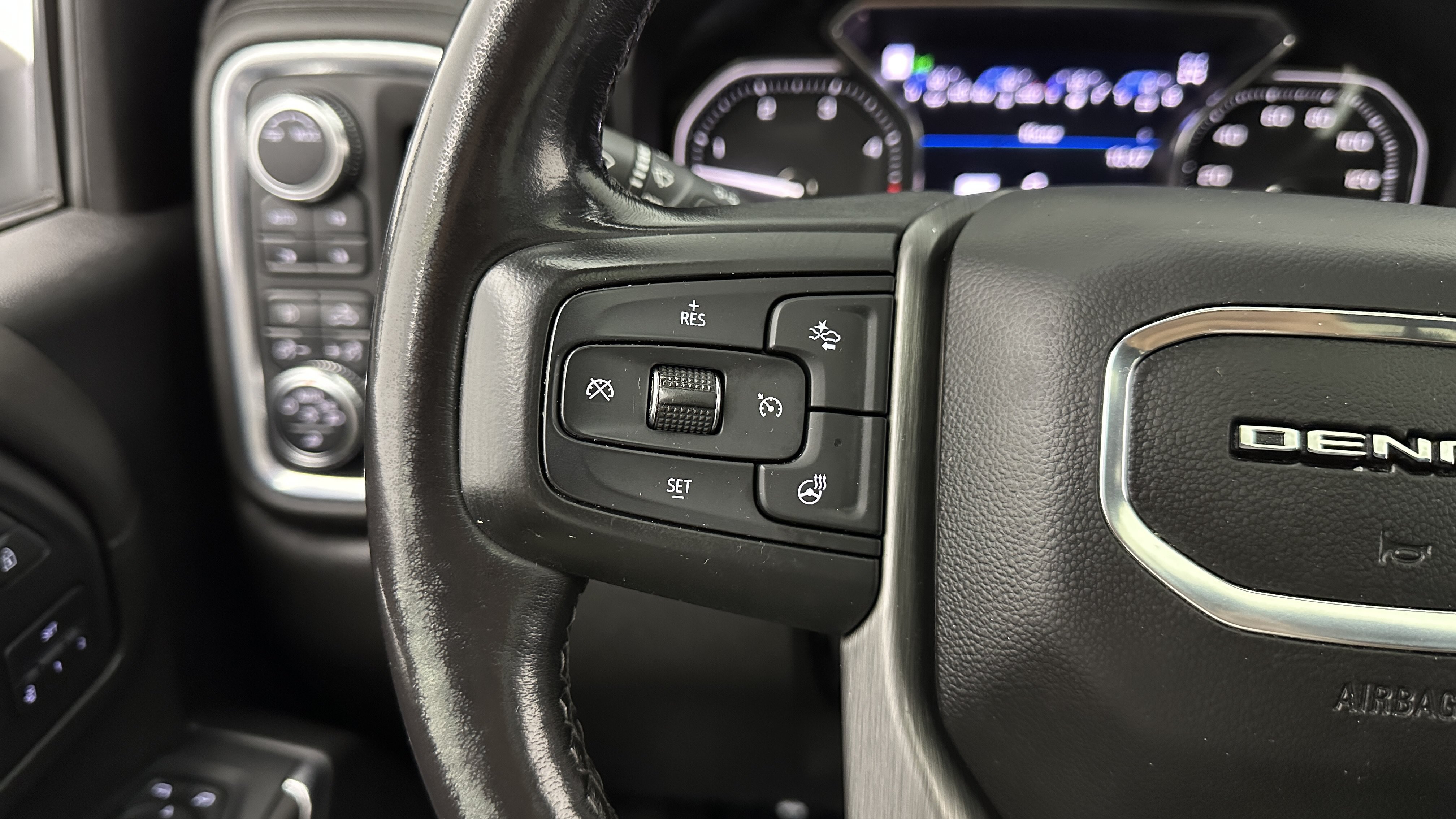 Used 2022 GMC Sierra 3500 Denali w/ Denali Ultimate Package AWD/4WD image 21