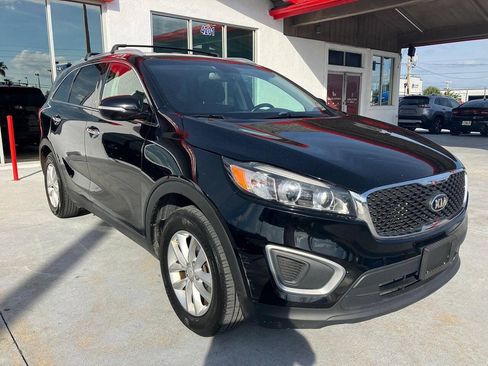 Used 2016 Kia Sorento FWD w/ LX Convenience Package image 2