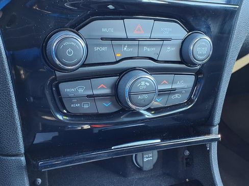 Certified 2023 Chrysler 300 S w/ Comfort Group image 9