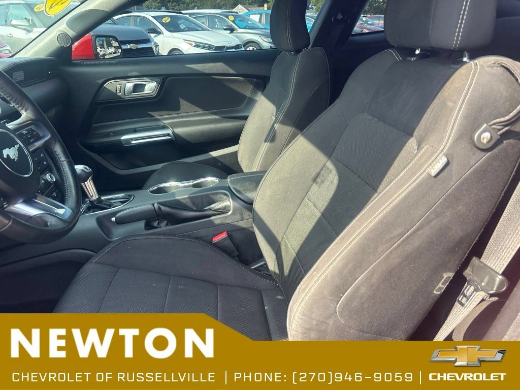 Used 2016 Ford Mustang Coupe RWD image 4