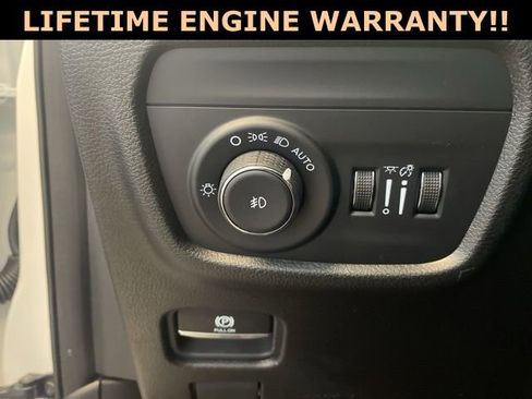 Used 2024 Jeep Grand Cherokee Limited image 15