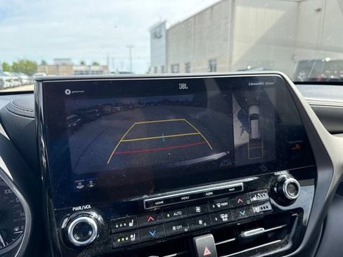 Used 2021 Toyota Highlander Limited w/ Protection Package #3 (TMS) AWD/4WD image 24