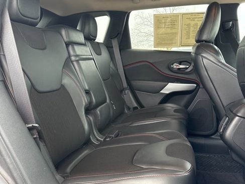 Used 2018 Jeep Cherokee Trailhawk w/ Cold Weather Group image 34