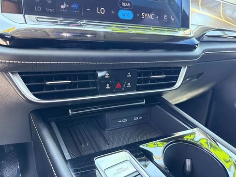 Used 2025 Volkswagen Atlas SE FWD image 27