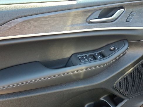 Certified 2025 Jeep Grand Cherokee Limited image 12