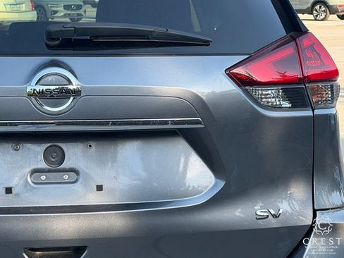 Used 2018 Nissan Rogue SV FWD image 7