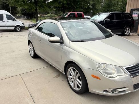 Used 2009 Volkswagen Eos Lux FWD image 57