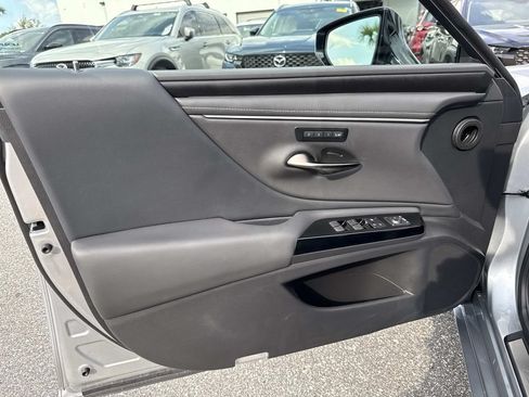 Used 2025 Lexus ES 350 w/ Premium Package FWD image 21