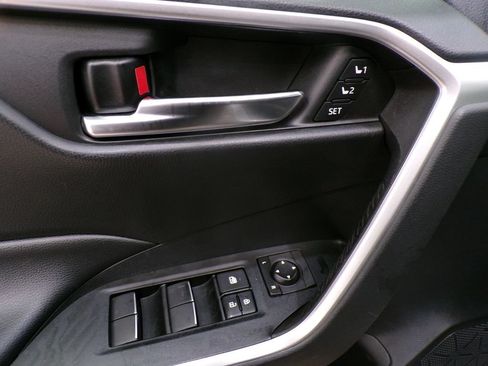 Used 2019 Toyota RAV4 XLE Premium w/ Cold Weather Package AWD/4WD image 23