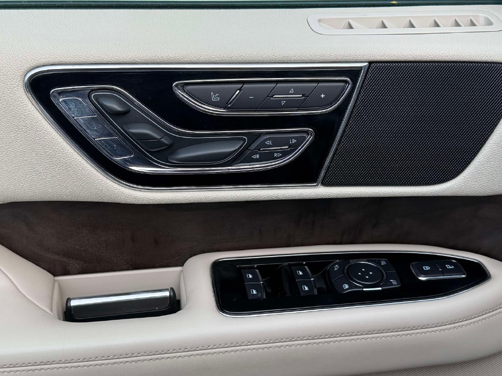 Used 2019 Lincoln Navigator Reserve w/ Cargo Package AWD/4WD image 24