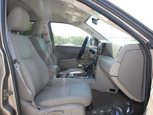 Used 2006 Jeep Grand Cherokee Laredo RWD image 21
