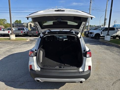 Used 2022 Ford Escape SE image 13
