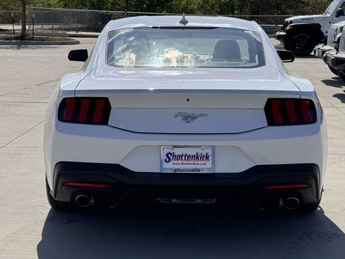 Used 2024 Ford Mustang Coupe RWD image 5