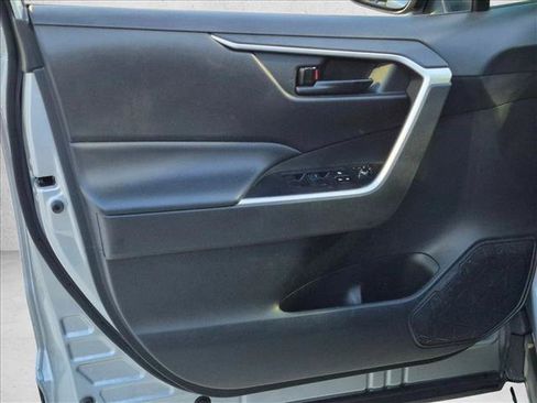 Used 2021 Toyota RAV4 LE FWD image 12
