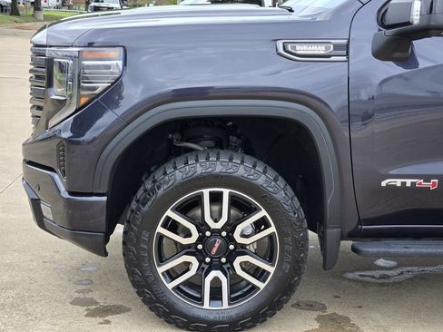 Used 2023 GMC Sierra 1500 AT4 w/ AT4 Premium Package AWD/4WD image 10