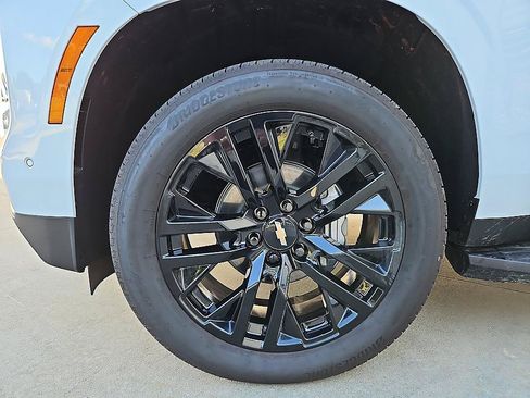 New 2026 Chevrolet Suburban Premier w/ Sun And Tow Package AWD/4WD image 8
