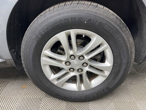 Used 2018 Buick Enclave Essence image 11