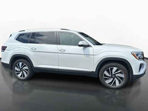 Used 2024 Volkswagen Atlas SEL AWD/4WD image 2