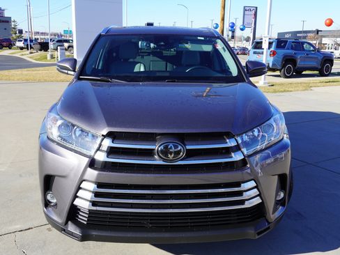 Certified 2019 Toyota Highlander Limited image 3