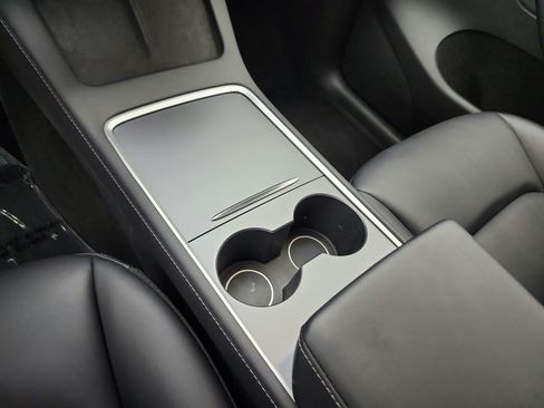 Used 2022 Tesla Model Y Long Range AWD/4WD image 11