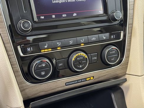 Used 2017 Volkswagen Passat 1.8T SE image 34