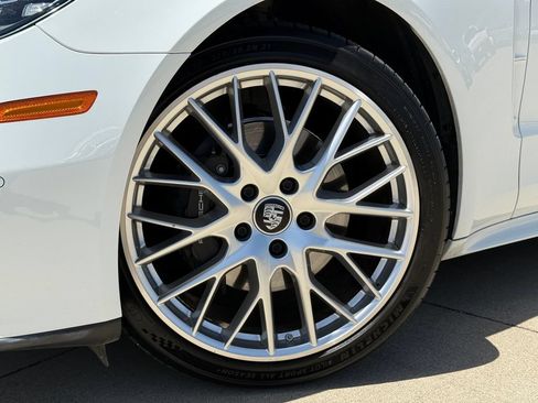 Used 2021 Porsche Panamera RWD image 7