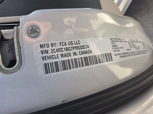 Used 2023 Chrysler Pacifica Touring-L FWD image 15