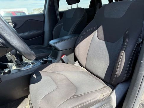 Used 2016 Jeep Cherokee Latitude w/ Cold Weather Group image 10