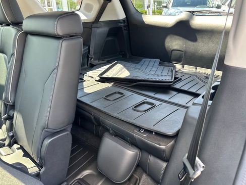 Used 2025 Honda Pilot Elite image 15