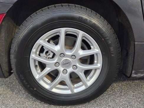 Used 2023 Chrysler Pacifica Touring-L image 36