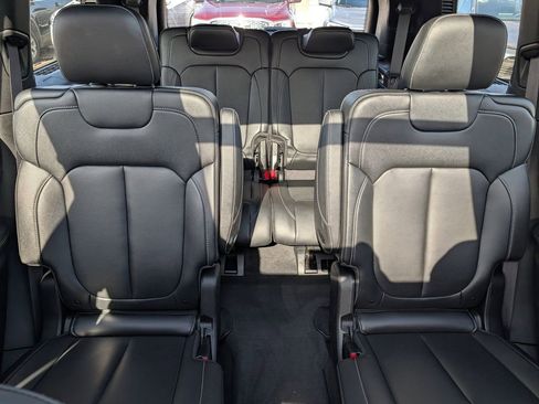 Used 2024 Jeep Grand Cherokee L Limited w/ Luxury Tech Group II image 33