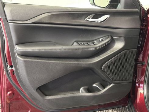 New 2025 Jeep Grand Cherokee L Laredo image 11